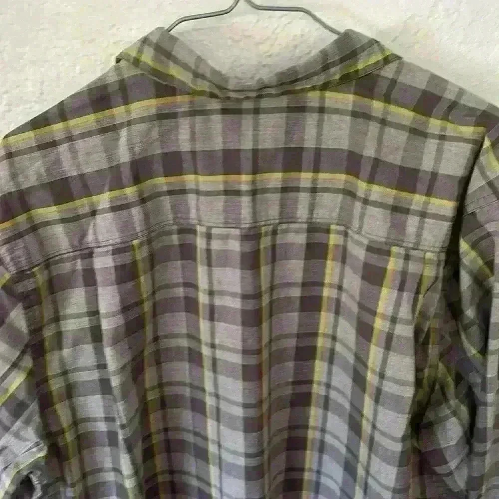 The North Face collared plaid men’s button front shirt